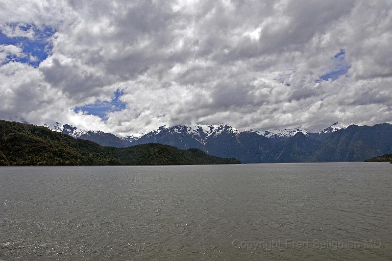 20071218 141929 D2X 4200x2800.jpg - View of mountains northwest from Puerto Chacabuco